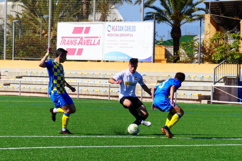 Regional Preferente: El Dénia remonta al Pedreguer (3-2) y el Jávea cae en casa con dos penaltis en contra (0-2) Regional Preferente: El Dénia remonta al Pedreguer (3-2) y el Jávea cae en casa con dos penaltis en contra (0-2)