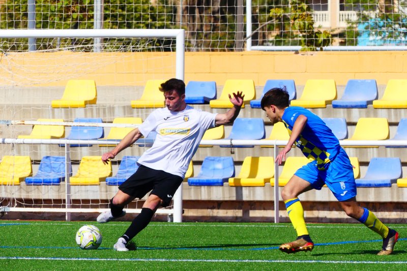 Regional Preferente: El Dénia remonta al Pedreguer (3-2) y el Jávea cae en casa con dos penaltis en contra (0-2) Regional Preferente: El Dénia remonta al Pedreguer (3-2) y el Jávea cae en casa con dos penaltis en contra (0-2)