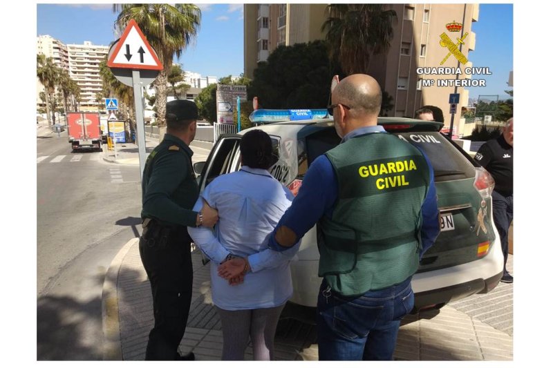 La Guardia Civil detiene en Calp a un matrimonio especializado en el hurto y robo a ancianos La Guardia Civil detiene en Calp a un matrimonio especializado en el hurto y robo a ancianos
