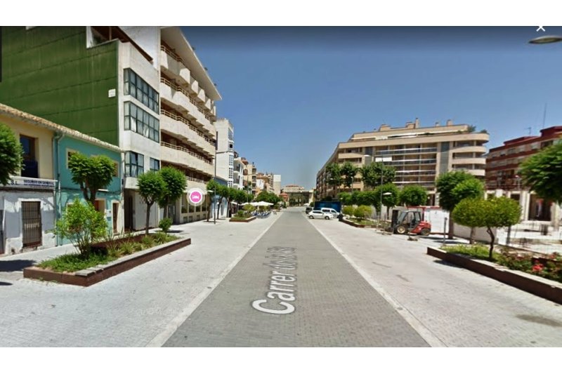 La Policía Local de Dénia denuncia a un vecino por pegar patadas a su perro  La Policía Local de Dénia denuncia a un vecino por pegar patadas a su perro