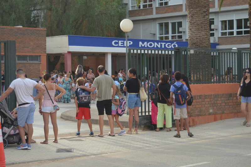 Miles de estudiantes de la comarca regresan a las aulas en el primer curso sin restricciones tras la pandemia  Miles de estudiantes de la comarca regresan a las aulas en el primer curso sin restricciones tras la pandemia