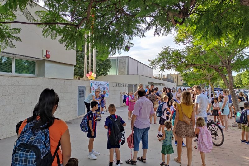 Miles de estudiantes de la comarca regresan a las aulas en el primer curso sin restricciones tras la pandemia  Miles de estudiantes de la comarca regresan a las aulas en el primer curso sin restricciones tras la pandemia
