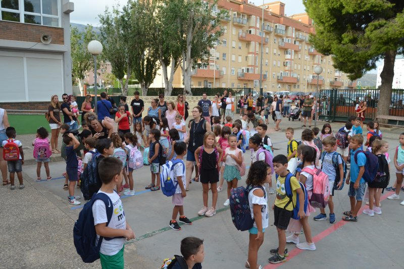 Miles de estudiantes de la comarca regresan a las aulas en el primer curso sin restricciones tras la pandemia  Miles de estudiantes de la comarca regresan a las aulas en el primer curso sin restricciones tras la pandemia