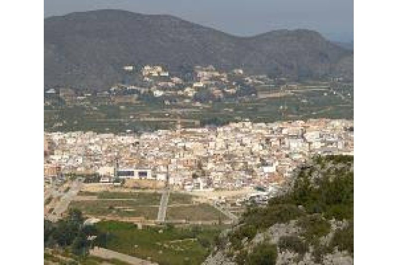 Un trabajador muere en una empresa de Pego tras caer desde varios metros de altura  Un trabajador muere en una empresa de Pego tras caer desde varios metros de altura
