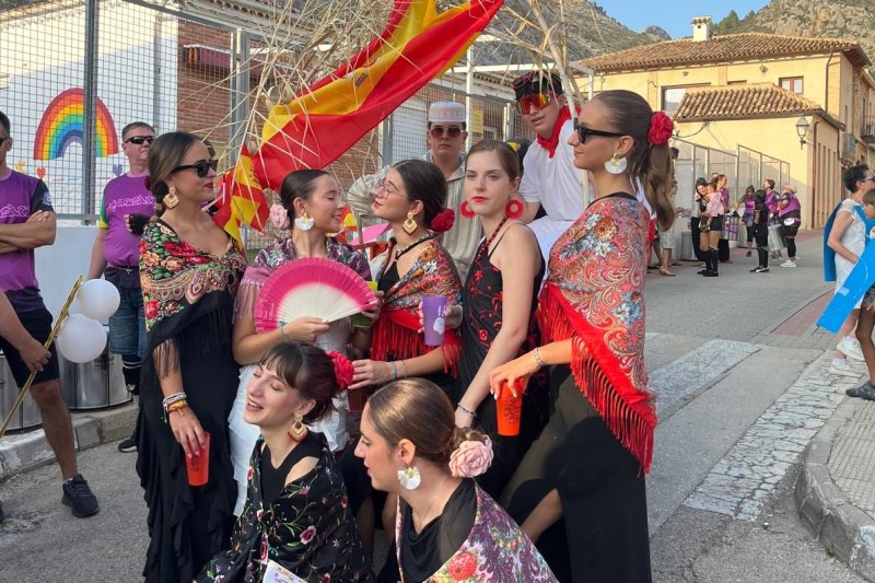 L’humor de les comparses posa l’epíleg d’esplai a les festes patronals de Benimeli L’humor de les comparses posa l’epíleg d’esplai a les festes patronals de Benimeli