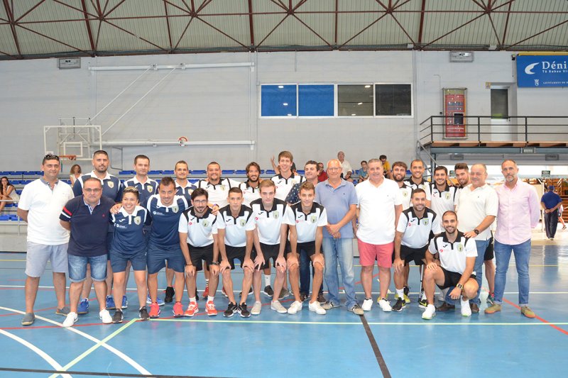 El Mar Dénia presenta a una plantilla que sueña con estar arriba en su retorno a la Segunda División B El Mar Dénia presenta a una plantilla que sueña con estar arriba en su retorno a la Segunda División B