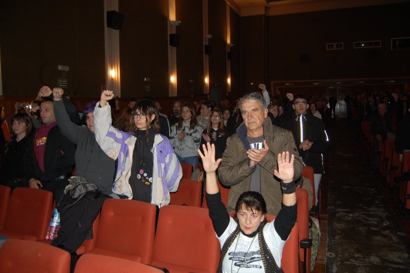 Més de quatre-centes persones es concentren contra la petició de penes de la fiscalia per als  catorze joves antifeixistes de Pego  Més de quatre-centes persones es concentren contra la petició de penes de la fiscalia per als  catorze joves antifeixistes de Pego