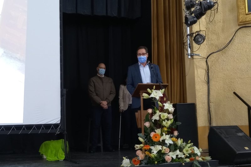 El homenaje a José Vicente Marco llena el cine de Alcalalí de muestras de afecto, emociones y retales de su vida El homenaje a José Vicente Marco llena el cine de Alcalalí de muestras de afecto, emociones y retales de su vida