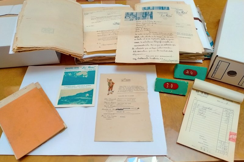 El Archivo municipal recibe más de 300 documentos del antiguo hotel Paradero de las Rotas  El Archivo municipal recibe más de 300 documentos del antiguo hotel Paradero de las Rotas