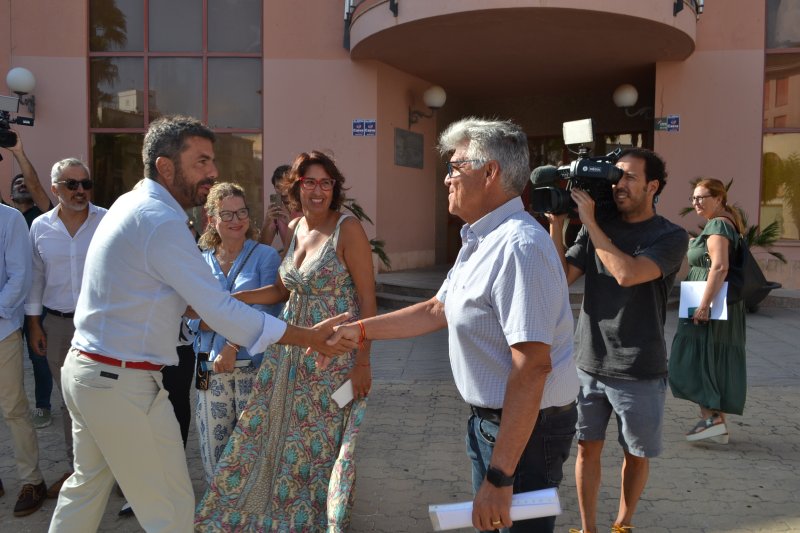 La Generalitat pagará cubas de agua para riegos de emergencia en las viñas de uva moscatel  La Generalitat pagará cubas de agua para riegos de emergencia en las viñas de uva moscatel
