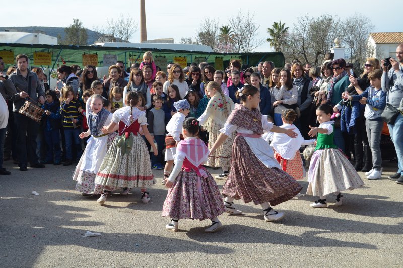 El tradicional porrat llena la ermita de Santa Paula de Dénia El tradicional porrat llena la ermita de Santa Paula de Dénia