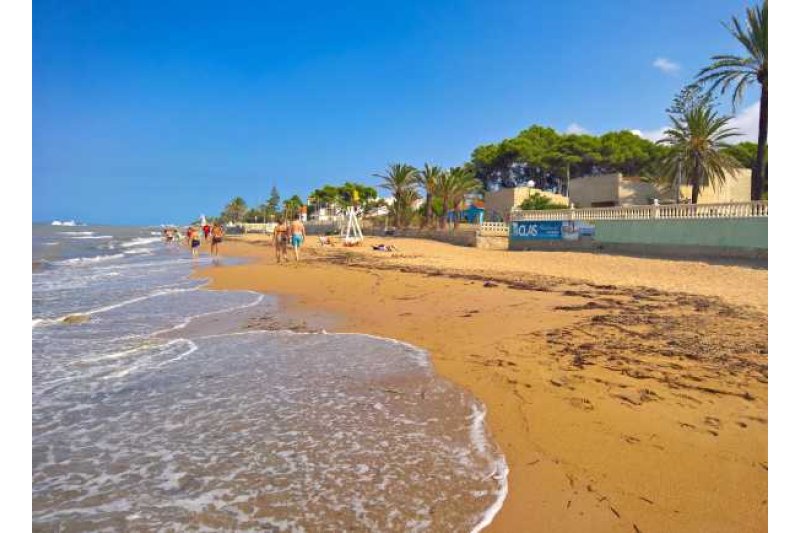 Salvan la vida de un hombre que estaba flotando boca abajo en el mar  Salvan la vida de un hombre que estaba flotando boca abajo en el mar