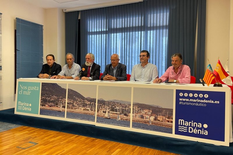 Luciano González, Salvador Mollà y Anton Gudzykevych, ganadores del VI concurso 'Esculturas frente al mar' Luciano González, Salvador Mollà y Anton Gudzykevych, ganadores del VI concurso 'Esculturas frente al mar'