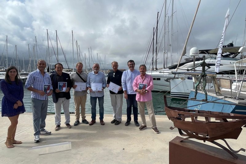 Luciano González, Salvador Mollà y Anton Gudzykevych, ganadores del VI concurso 'Esculturas frente al mar' Luciano González, Salvador Mollà y Anton Gudzykevych, ganadores del VI concurso 'Esculturas frente al mar'