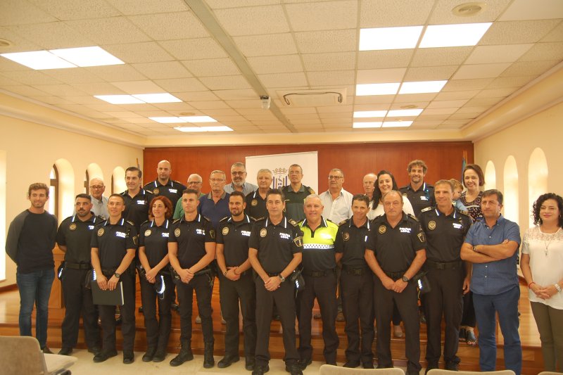 L’Ajuntament de Pego reconeix a Javier Delgado i José Carlos Sastre quinze i deu anys de dedicació a la Policia Local L’Ajuntament de Pego reconeix a Javier Delgado i José Carlos Sastre quinze i deu anys de dedicació a la Policia Local