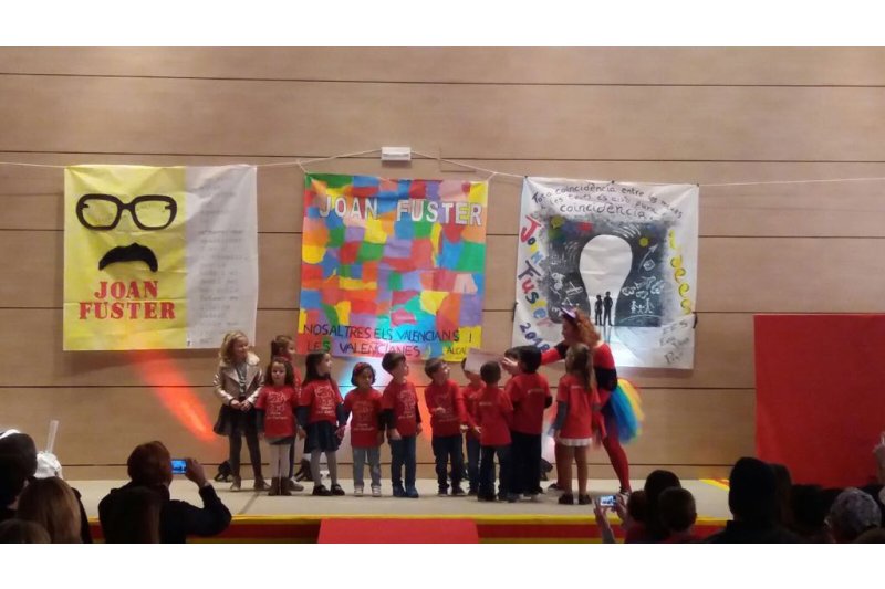 El lliurament dels Premis Sambori marca el preàmbul de la Trobada d’Escoles en Valencià que ambientarà dissabte el nucli urbà d'Alcalalí  El lliurament dels Premis Sambori marca el preàmbul de la Trobada d’Escoles en Valencià que ambientarà dissabte el nucli urbà d'Alcalalí