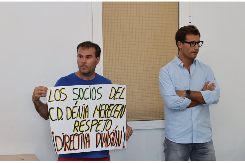 Nuevo esperpento en el CD Dénia: “depuración” de la lista de socios, espantada de los asamblearios críticos y, además, ¡invalidación de la moción de censura! Nuevo esperpento en el CD Dénia: “depuración” de la lista de socios, espantada de los asamblearios críticos y, además, ¡invalidación de la moción de censura!