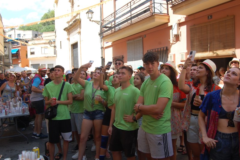 Mónica Lull i Laura Pastor reivindiquen les arrels familiars al Ràfol d'Almúnia  en el pregó que dispara el coet d’eixida a les festes en honor a Sant Francesc de Paula Mónica Lull i Laura Pastor reivindiquen les arrels familiars al Ràfol d'Almúnia  en el pregó que dispara el coet d’eixida a les festes en honor a Sant Francesc de Paula