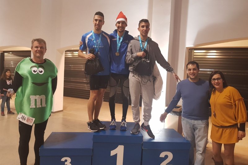 Atletisme: Younnes i Pérez s’imposen en una Sant Silvestre ondarenca que congrega a  quatre-centes atletes en un ambient festiu i d'alegria Atletisme: Younnes i Pérez s’imposen en una Sant Silvestre ondarenca que congrega a  quatre-centes atletes en un ambient festiu i d'alegria