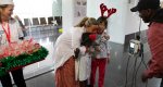 Niños ingresados en el Hospital de Dénia regalan sus trabajos a los profesionales de la planta de Pediatría  Niños ingresados en el Hospital de Dénia regalan sus trabajos a los profesionales de la planta de Pediatría