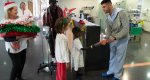 Niños ingresados en el Hospital de Dénia regalan sus trabajos a los profesionales de la planta de Pediatría  Niños ingresados en el Hospital de Dénia regalan sus trabajos a los profesionales de la planta de Pediatría