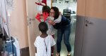 Niños ingresados en el Hospital de Dénia regalan sus trabajos a los profesionales de la planta de Pediatría  Niños ingresados en el Hospital de Dénia regalan sus trabajos a los profesionales de la planta de Pediatría