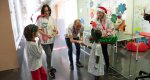 Niños ingresados en el Hospital de Dénia regalan sus trabajos a los profesionales de la planta de Pediatría  Niños ingresados en el Hospital de Dénia regalan sus trabajos a los profesionales de la planta de Pediatría