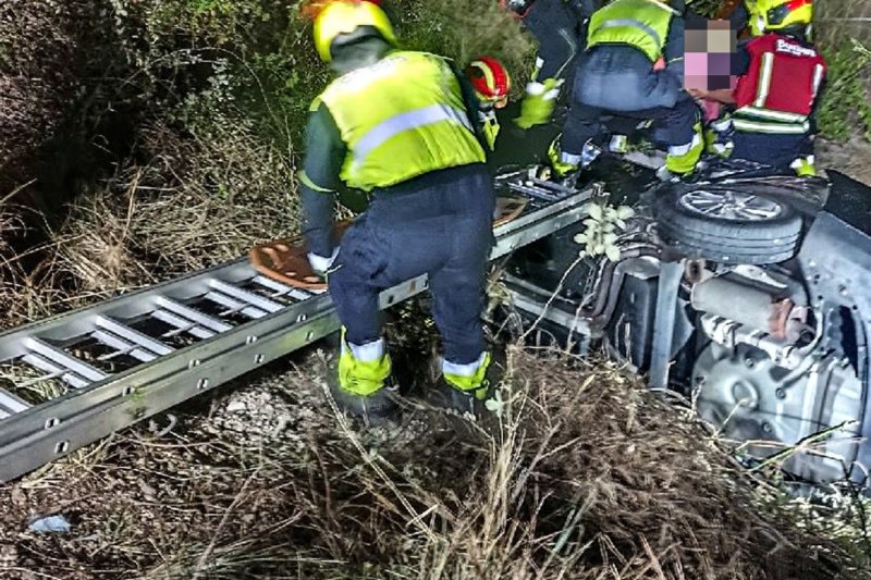 Dos heridos muy graves en un accidente de coche en la salida de Ondara de la AP-7 Dos heridos muy graves en un accidente de coche en la salida de Ondara de la AP-7