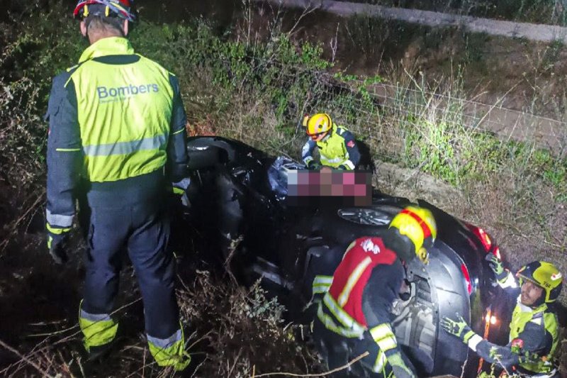 Dos heridos muy graves en un accidente de coche en la salida de Ondara de la AP-7 Dos heridos muy graves en un accidente de coche en la salida de Ondara de la AP-7