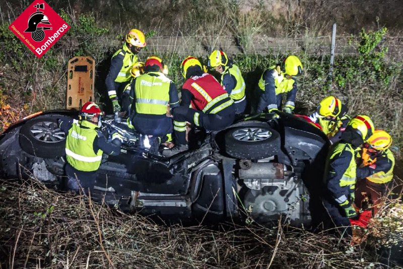 Dos heridos muy graves en un accidente de coche en la salida de Ondara de la AP-7 Dos heridos muy graves en un accidente de coche en la salida de Ondara de la AP-7