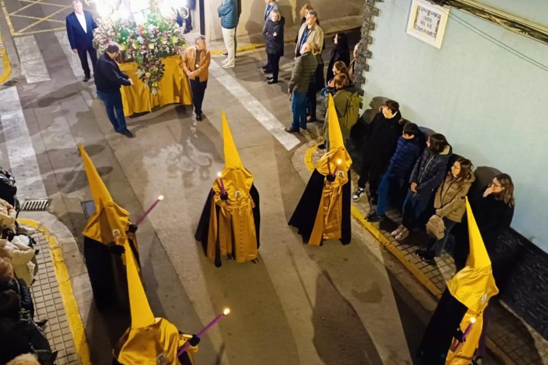 Set confraries fan reviure la singularitat de la Setmana Santa ondarenca  Set confraries fan reviure la singularitat de la Setmana Santa ondarenca