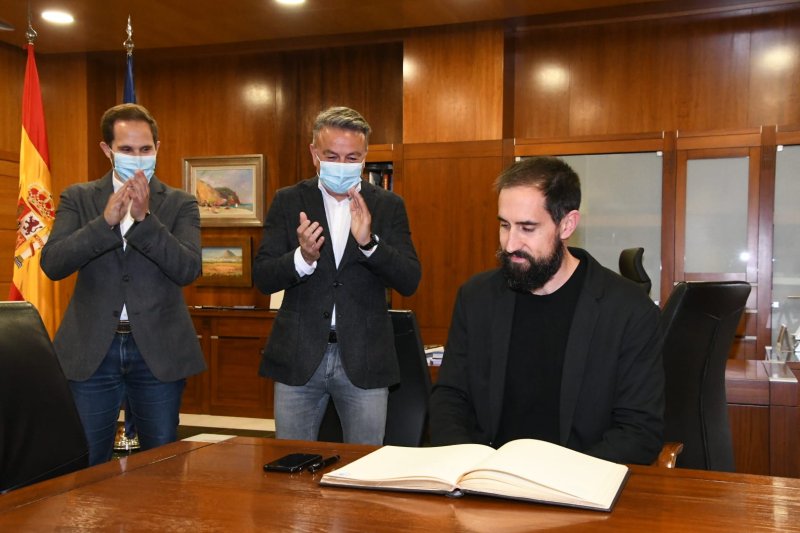 Homenaje de Xàbia al jugador de baloncesto Romà Bas Homenaje de Xàbia al jugador de baloncesto Romà Bas