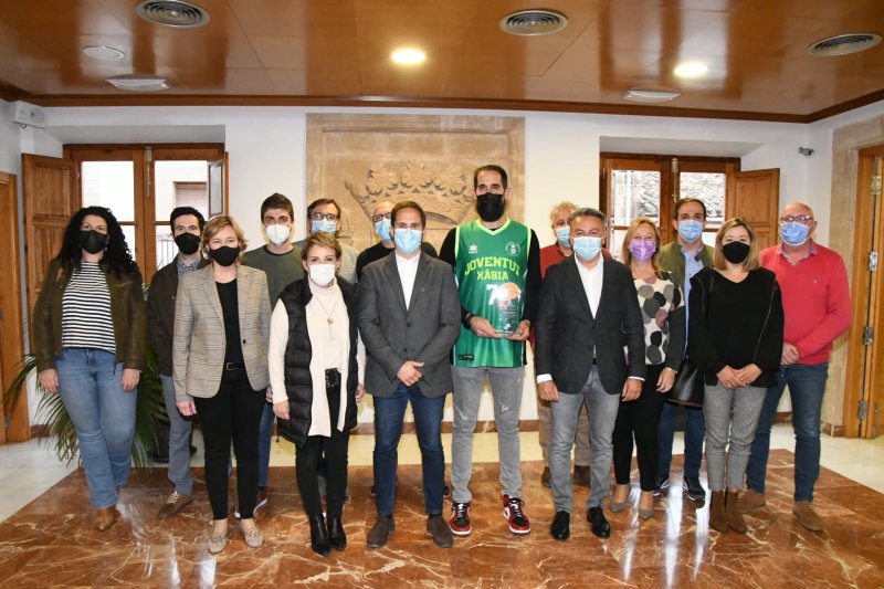 Homenaje de Xàbia al jugador de baloncesto Romà Bas Homenaje de Xàbia al jugador de baloncesto Romà Bas