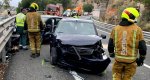 Los bomberos rescatan en Calp a dos heridos atrapados en un choque de vehículos Los bomberos rescatan en Calp a dos heridos atrapados en un choque de vehículos