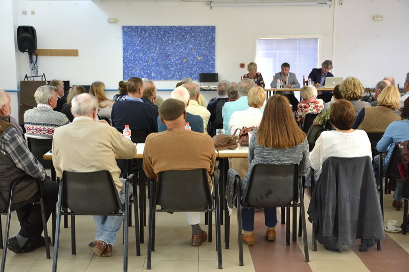 Vecinos del Montgó de Xàbia se interesan por la prevención de incendios Vecinos del Montgó de Xàbia se interesan por la prevención de incendios