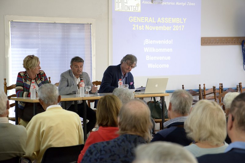 Vecinos del Montgó de Xàbia se interesan por la prevención de incendios Vecinos del Montgó de Xàbia se interesan por la prevención de incendios