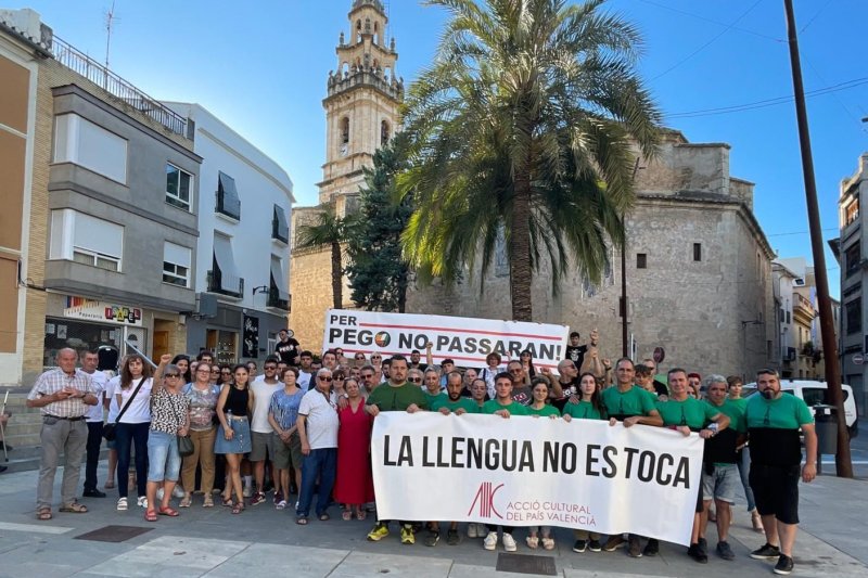 Acció Cultural mobilitza la comarca contra la Llei Rovira que consideren “un atemptat” al valencià Acció Cultural mobilitza la comarca contra la Llei Rovira que consideren “un atemptat” al valencià