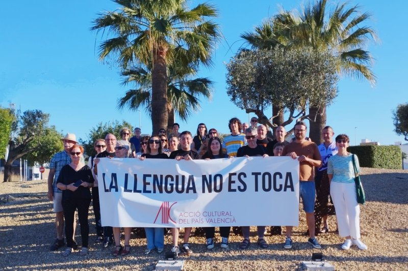Acció Cultural mobilitza la comarca contra la Llei Rovira que consideren “un atemptat” al valencià Acció Cultural mobilitza la comarca contra la Llei Rovira que consideren “un atemptat” al valencià