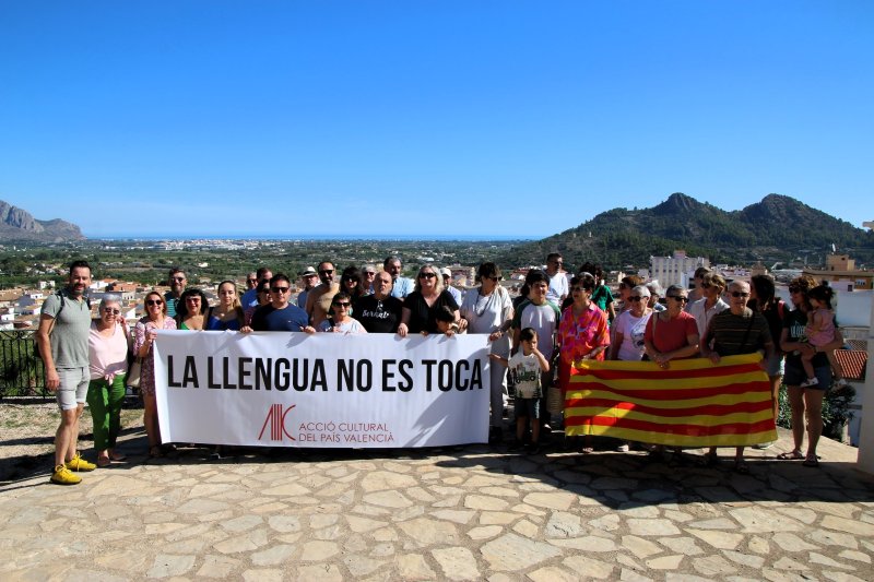 Acció Cultural mobilitza la comarca contra la Llei Rovira que consideren “un atemptat” al valencià Acció Cultural mobilitza la comarca contra la Llei Rovira que consideren “un atemptat” al valencià