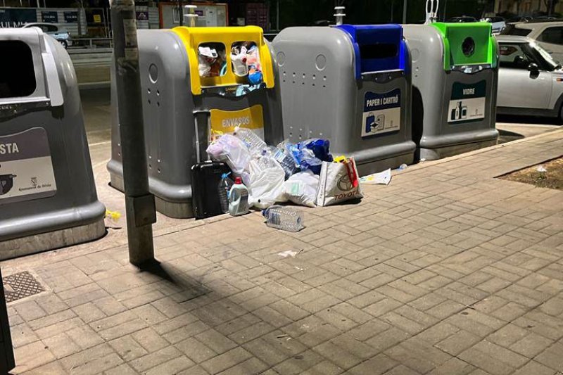 Gent de Dénia denuncia que Urbaser incumple el 70% del contrato y que da un mal servicio  Gent de Dénia denuncia que Urbaser incumple el 70% del contrato y que da un mal servicio