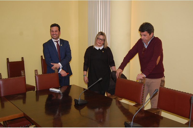 La Diputación asume la remodelación del salón municipal de plenos de El Verger La Diputación asume la remodelación del salón municipal de plenos de El Verger