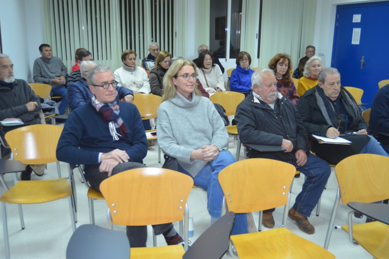 Los vecinos de Les Rotes afectados por la instalación de una antena de telefonía móvil no ven otra opción que desmantelarla  Los vecinos de Les Rotes afectados por la instalación de una antena de telefonía móvil no ven otra opción que desmantelarla