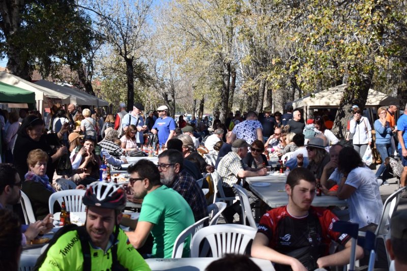 La Vall de Pop disfruta de una de las ediciones más concurridas de su Feria del Embutido La Vall de Pop disfruta de una de las ediciones más concurridas de su Feria del Embutido