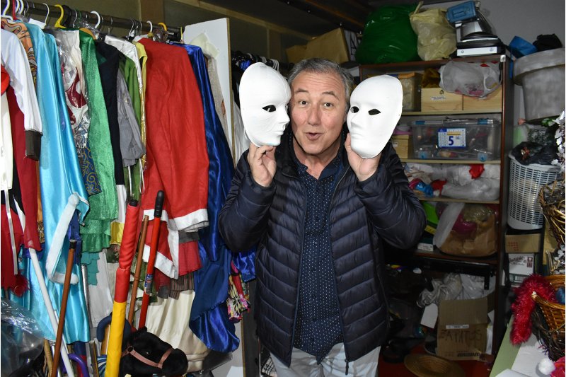 Mario Pássero: “Muchos se apuntan al teatro recomendados por el psicólogo y le estoy quitando gente a Marina Salud” Mario Pássero: “Muchos se apuntan al teatro recomendados por el psicólogo y le estoy quitando gente a Marina Salud”