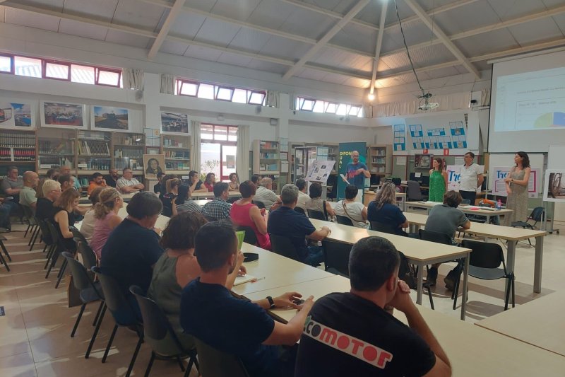 Jornada para las empresas sobre la FP dual en el IES Maria Ibars Jornada para las empresas sobre la FP dual en el IES Maria Ibars