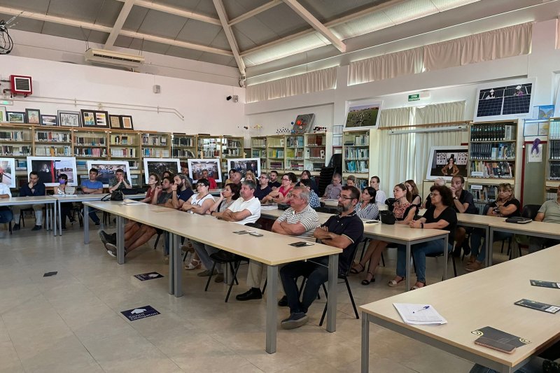 Jornada para las empresas sobre la FP dual en el IES Maria Ibars Jornada para las empresas sobre la FP dual en el IES Maria Ibars