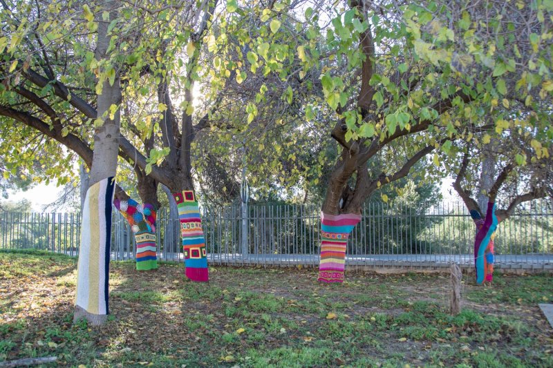 Un hilo rojo conecta a pacientes y profesionales a través del árbol de Navidad del Hospital del Dénia Un hilo rojo conecta a pacientes y profesionales a través del árbol de Navidad del Hospital del Dénia