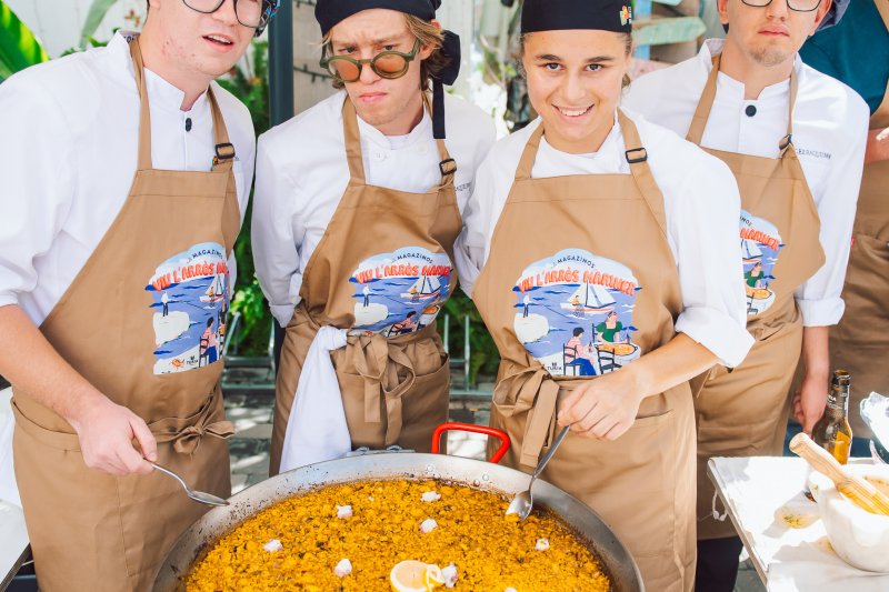 Carlos Maestre y Marcos Ivars preparan el mejor arròs mariner en Els Magazinos Carlos Maestre y Marcos Ivars preparan el mejor arròs mariner en Els Magazinos