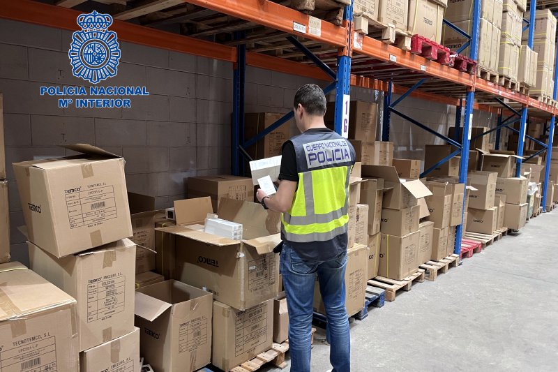 Siete vendedores del mercadillo de Calp han sido detenidos por vender ropa falsificada Siete vendedores del mercadillo de Calp han sido detenidos por vender ropa falsificada