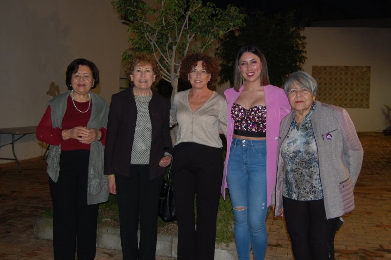 La pintora Tere Ferrando recibe el premio Jo dona 2022 de Pego La pintora Tere Ferrando recibe el premio Jo dona 2022 de Pego